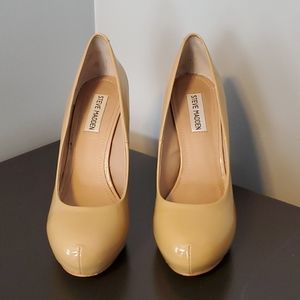 Steve Madden Tan Patent Pump